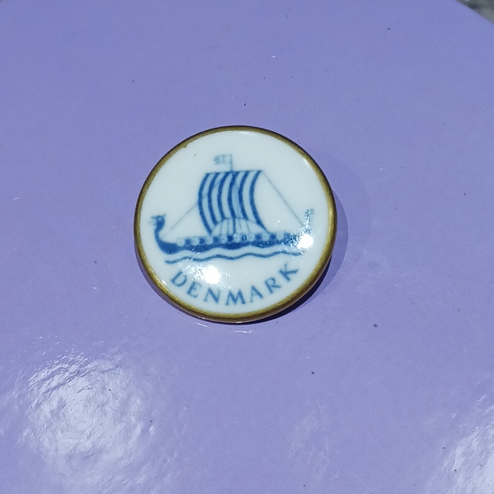 VINTAGE BING & GRONDAHL Porcelain PIN COPENHAGEN DENMARK.